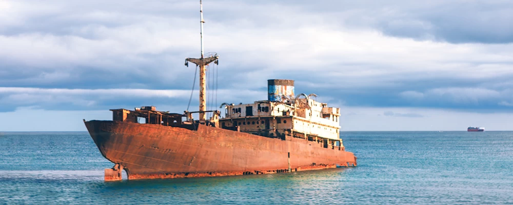 German Emergency im Einsatz: Reparaturteam an einem Schiffsruder im Hafen